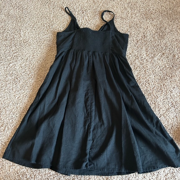 Cut-Out Linen Dress - Picture 4 of 6